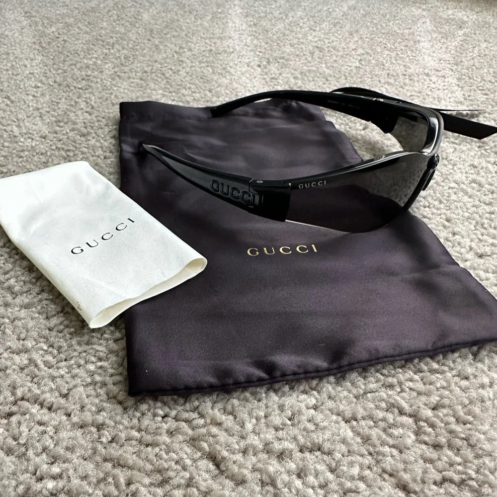 100% Authentic GUCCI GG1651S RIMLESS‎ SHIELD SUNGLASSES IN BLACK